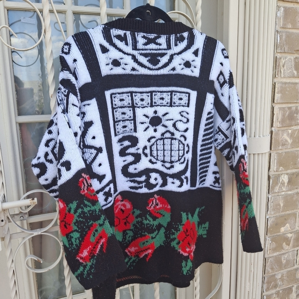 Vis-A-Vis White Geometric Graphic Floral Red Roses Knit Sweater Women Size Small - Picture 9 of 16
